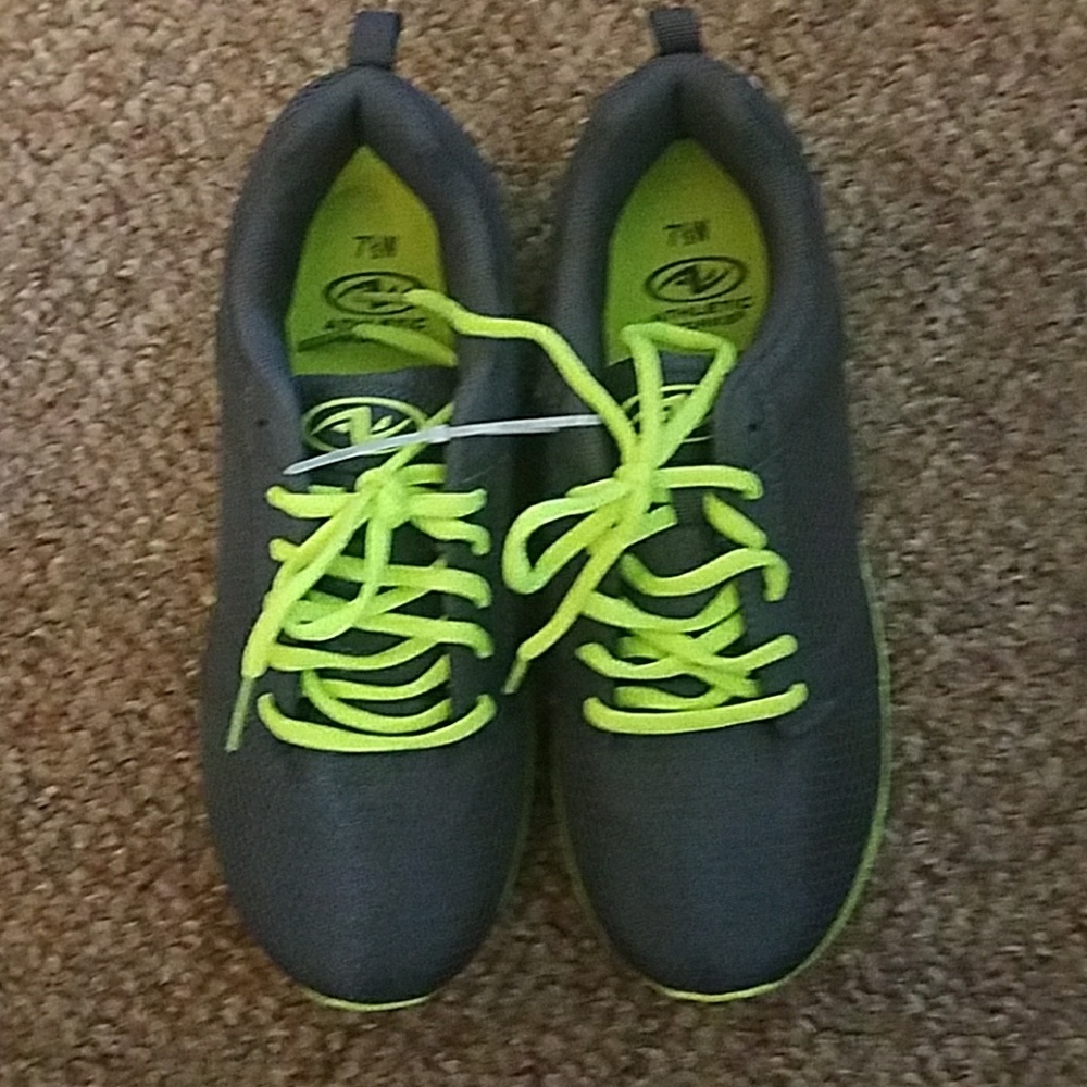 Boys or men tennis shoes